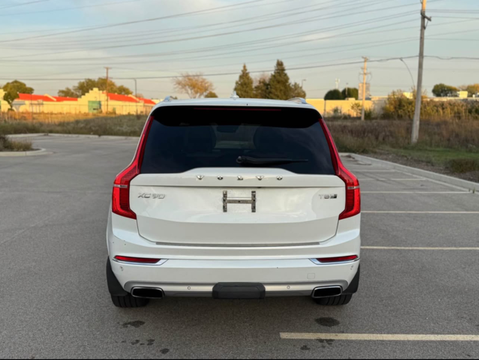 2018 Volvo XC90  T8 Inscription Recharge Plug-In Hybrid Sport Utility 4D