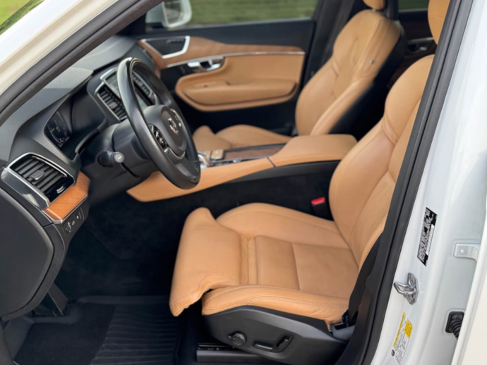 2018 Volvo XC90  T8 Inscription Recharge Plug-In Hybrid Sport Utility 4D