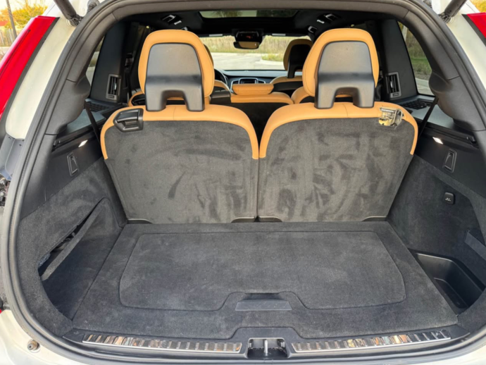 2018 Volvo XC90  T8 Inscription Recharge Plug-In Hybrid Sport Utility 4D