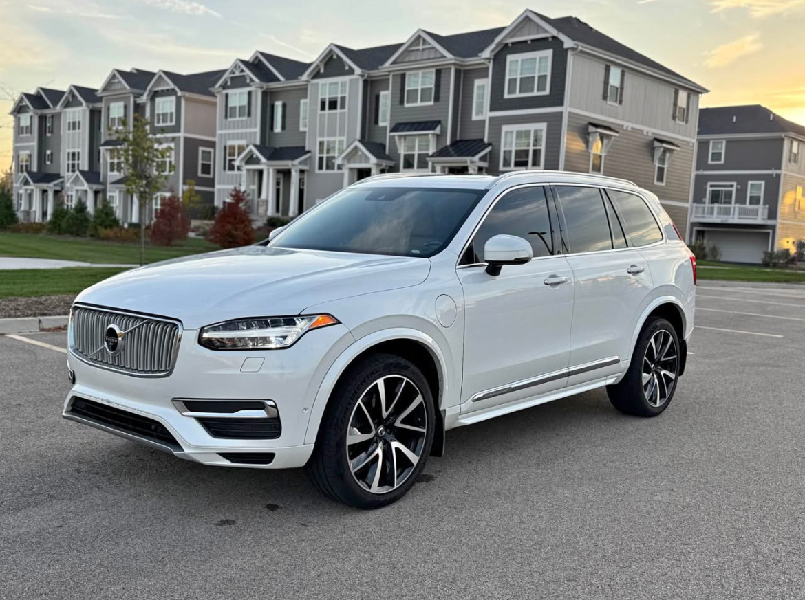 2018 Volvo XC90  T8 Inscription Recharge Plug-In Hybrid Sport Utility 4D